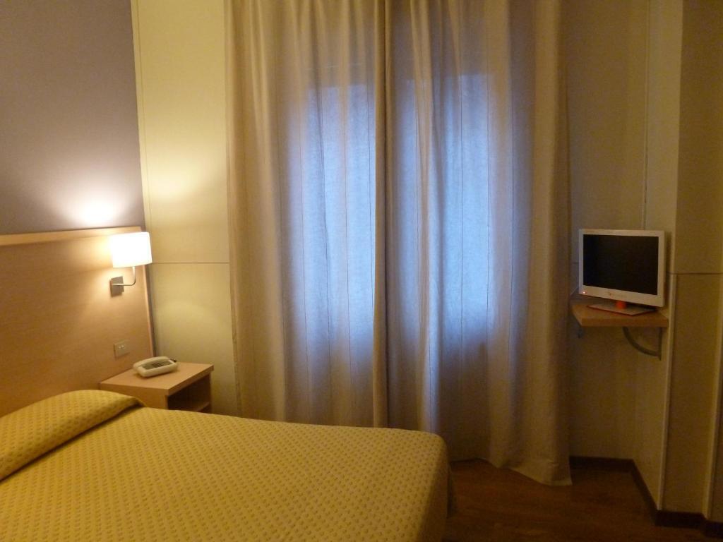 Hotel Da Cesare ストレーザ 部屋 写真
